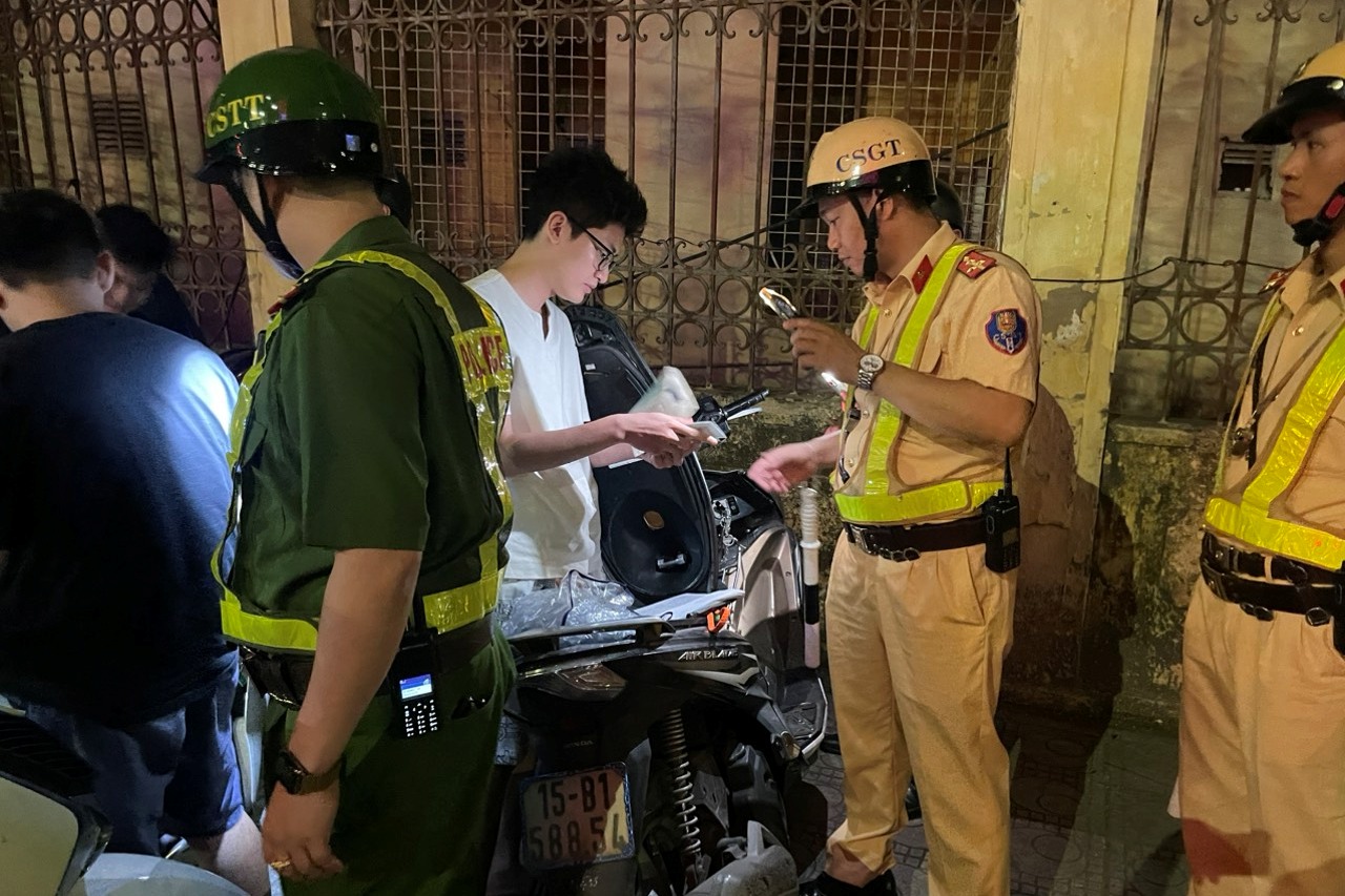 Công an quận Hồng Bàng: Xử lý vi phạm đối với 155 trường hợp vi phạm trật tự an toàn giao thông